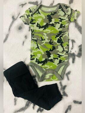 2 Piece/Size 3-6 Months - Camouflage Diaper Shirt/Black Bottoms Matching Set